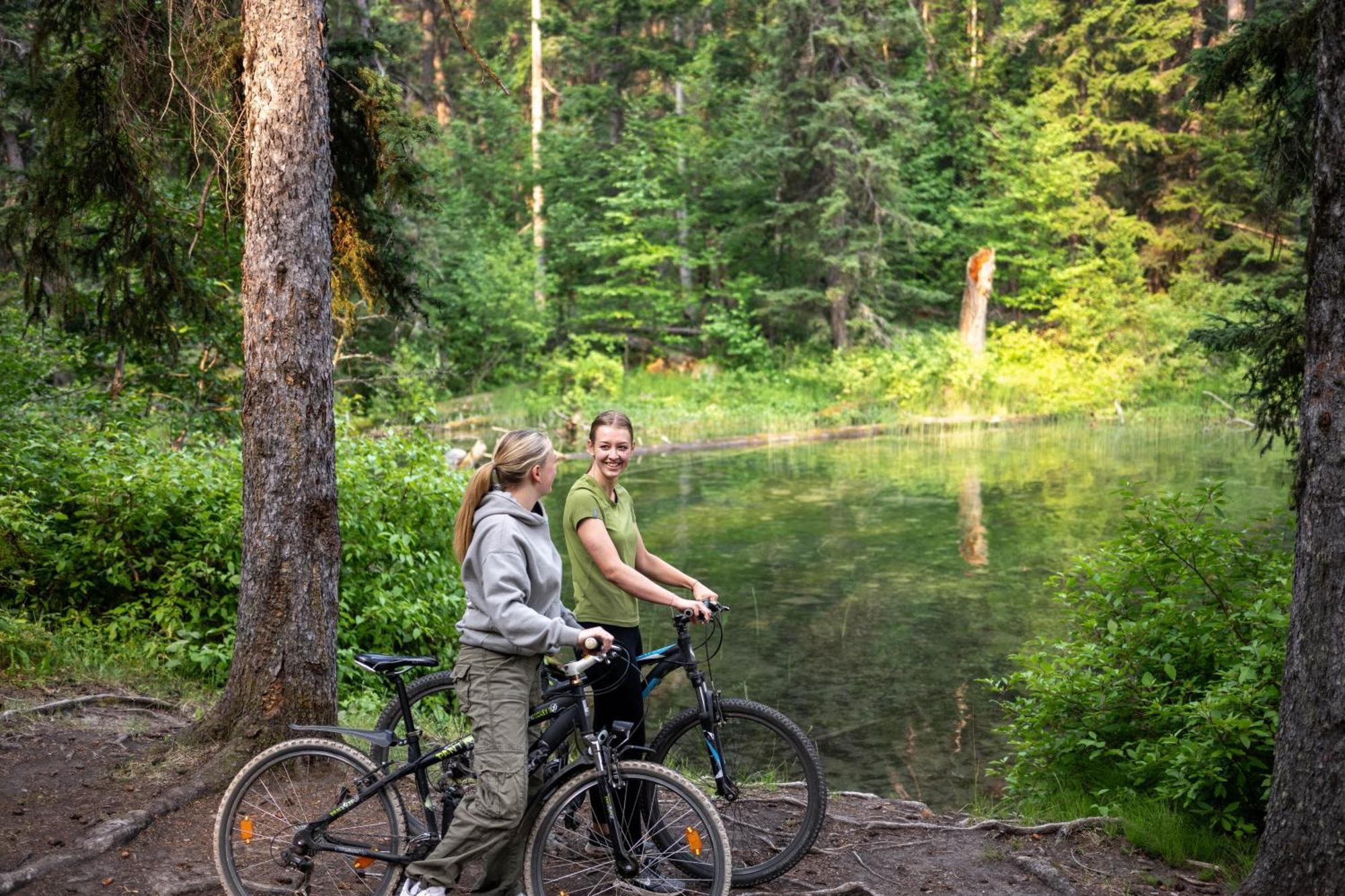 Beaver Guest Ranch Bridge Lake Kültér fotó